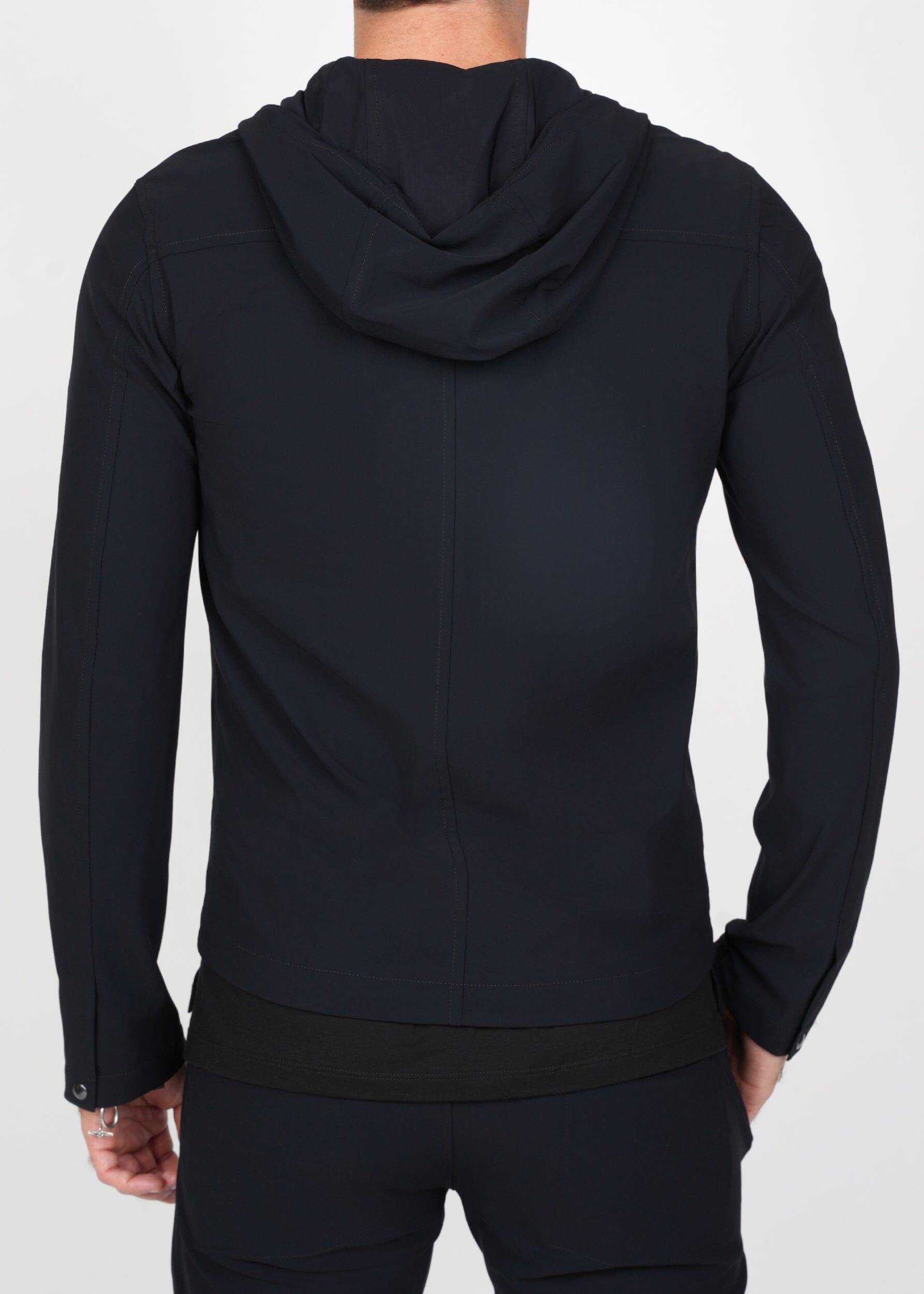 LIGHT PERFORMANCE WINDBREAKER