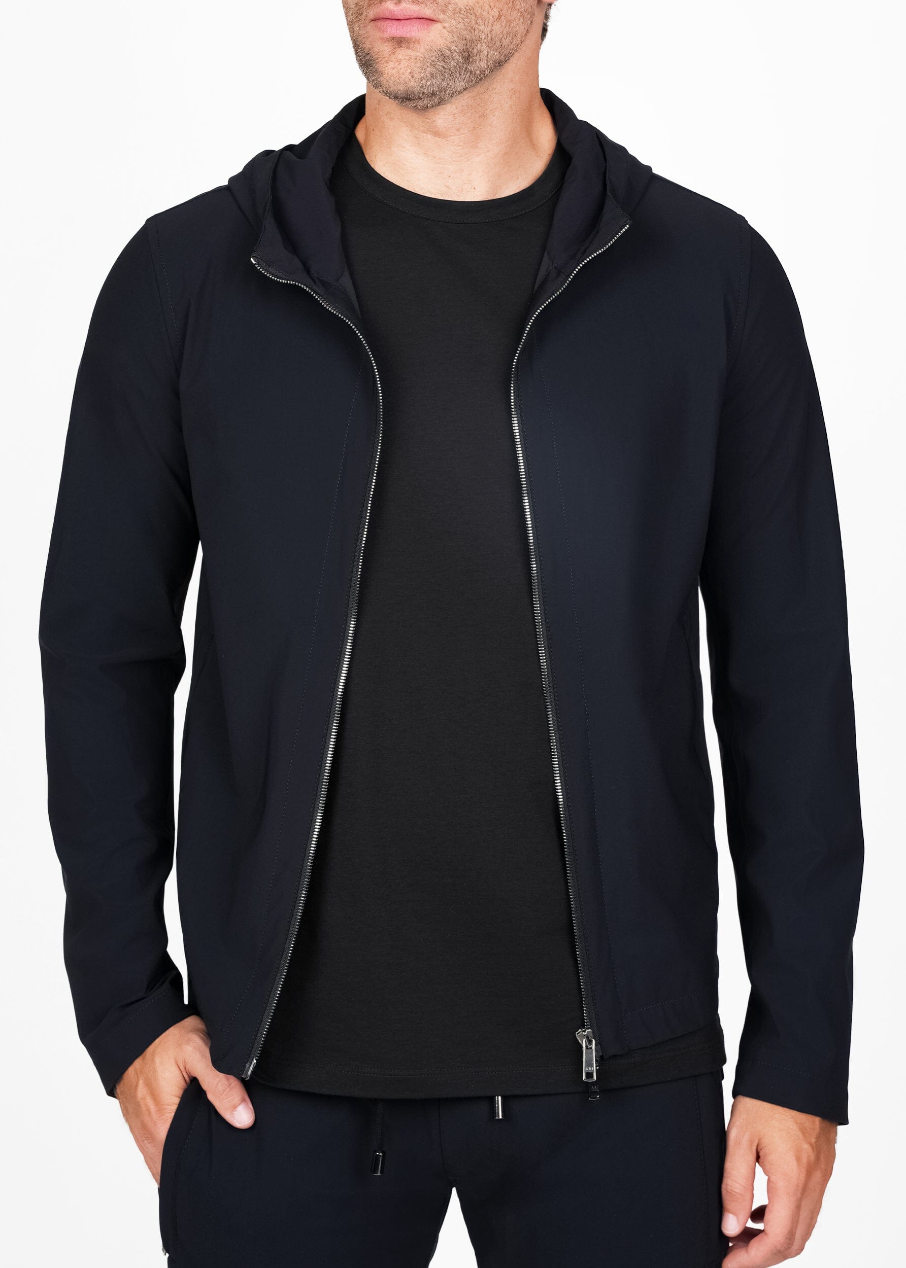 LIGHT PERFORMANCE WINDBREAKER