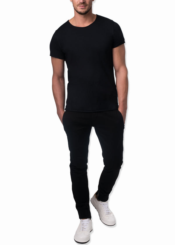 Complete look ARI Crew Black T-shirt on a model Made in Italy