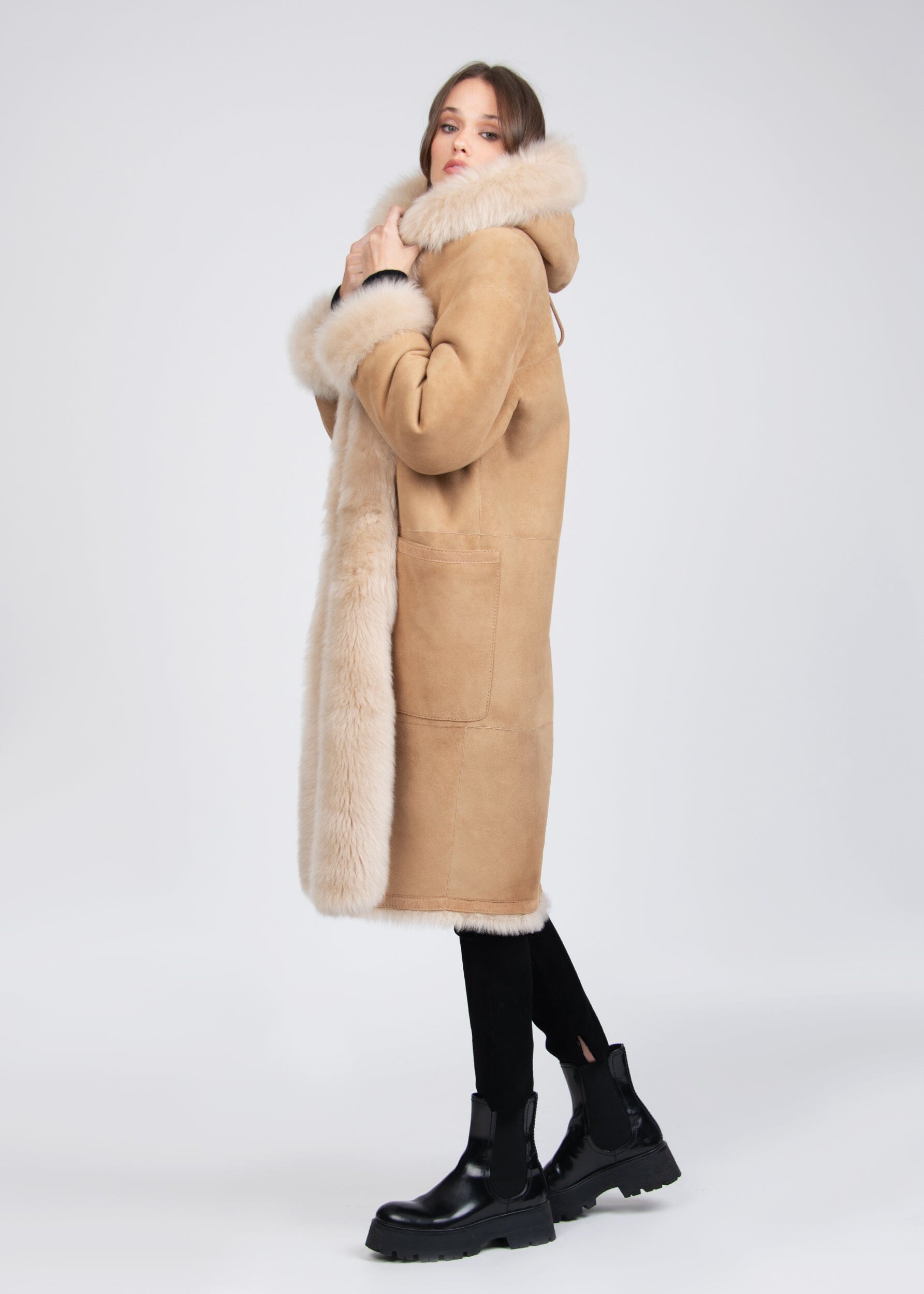 ALESSIA REVERSIBLE SHEARLING COAT IN BEIGE