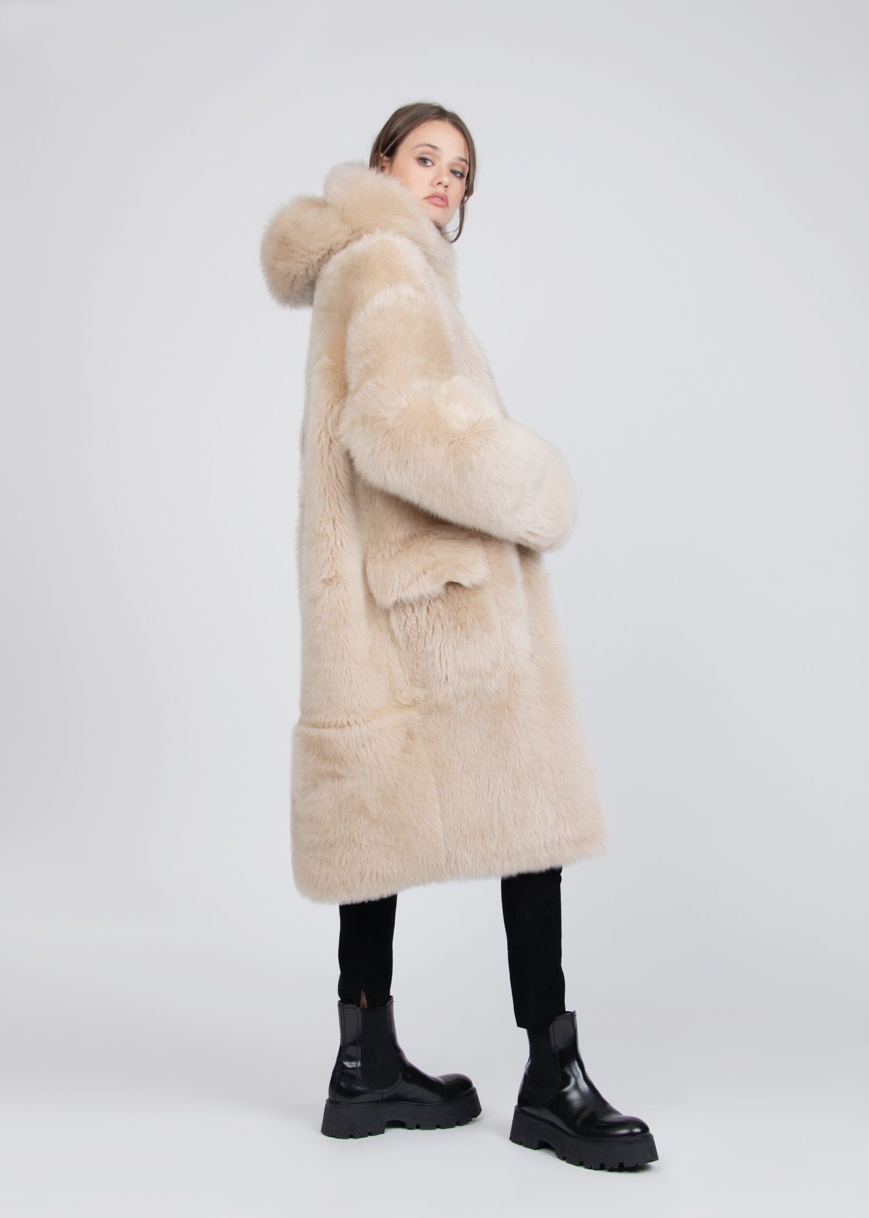 ALESSIA REVERSIBLE SHEARLING COAT IN BEIGE