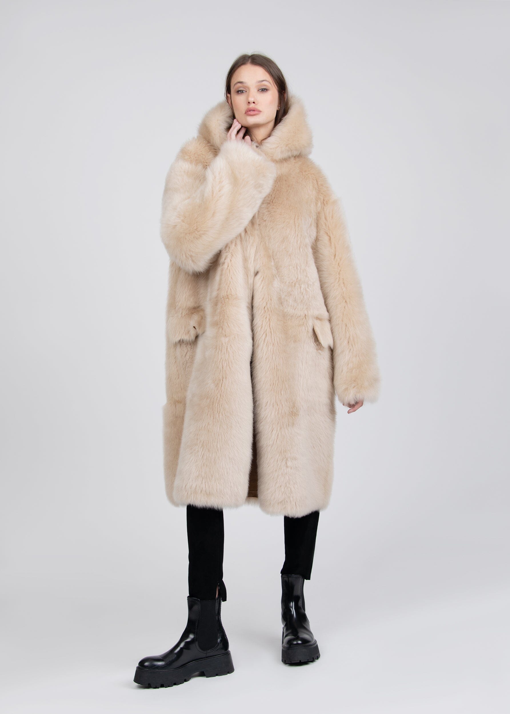 ALESSIA REVERSIBLE SHEARLING COAT IN BEIGE