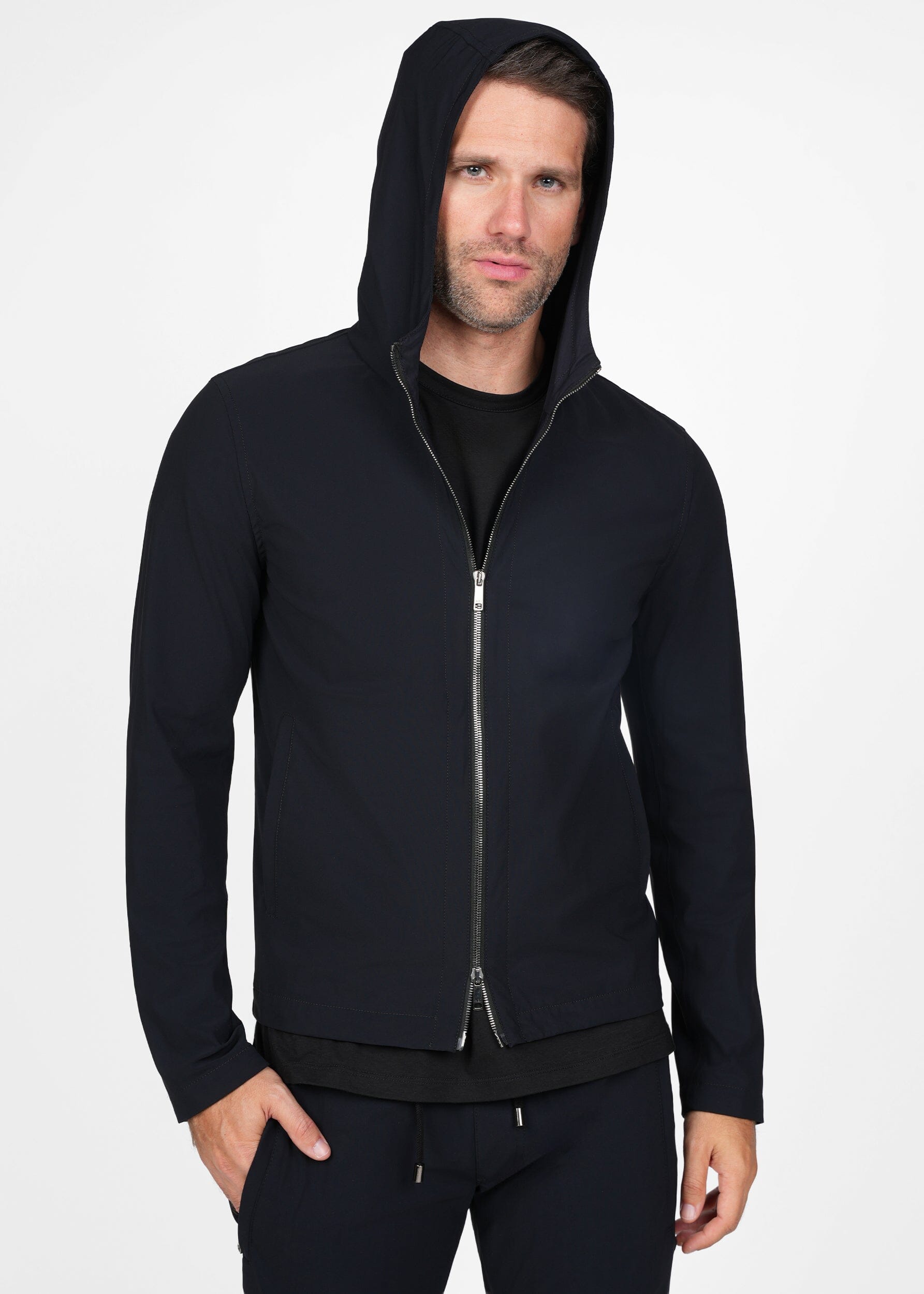 LIGHT PERFORMANCE WINDBREAKER