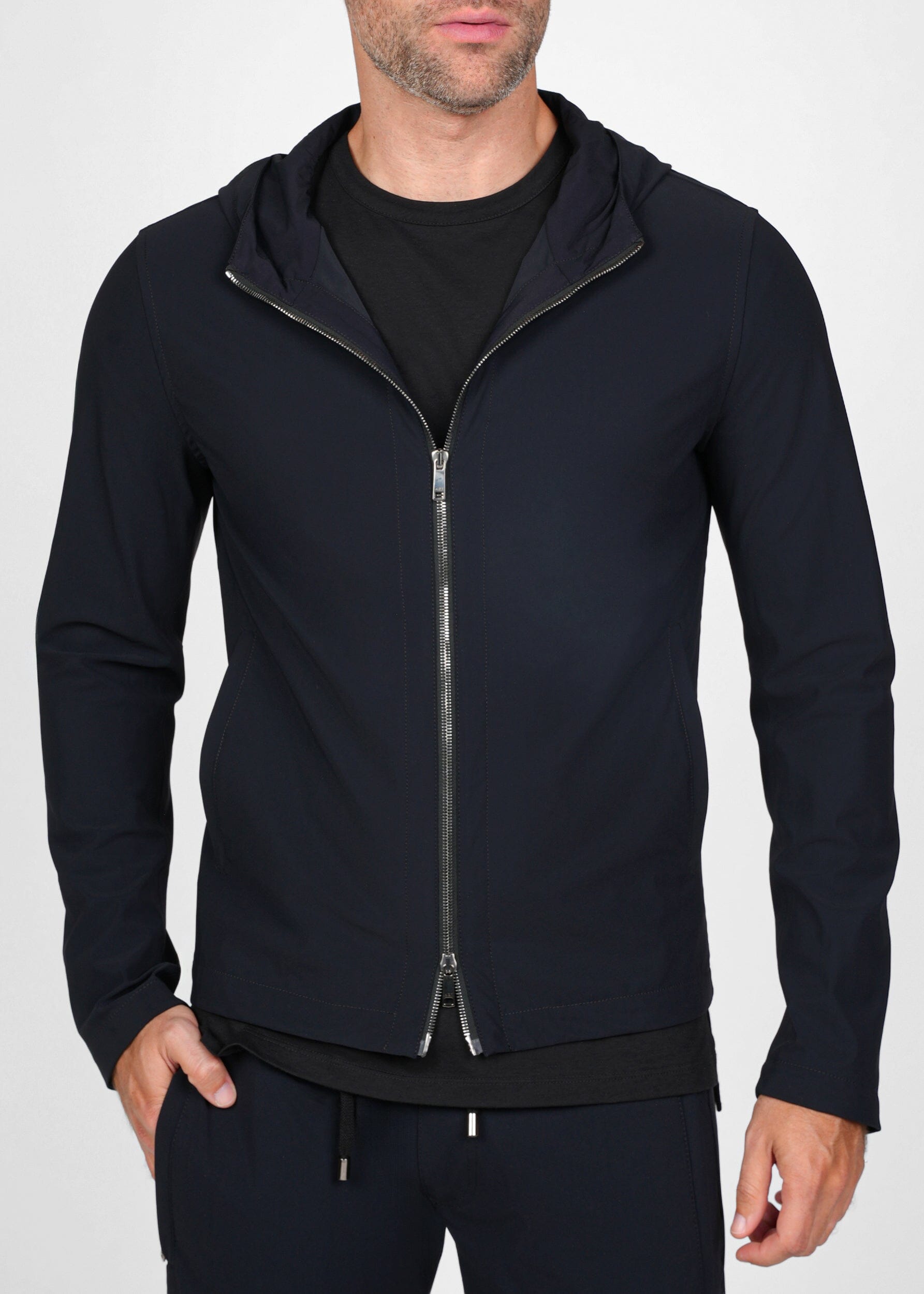 LIGHT PERFORMANCE WINDBREAKER
