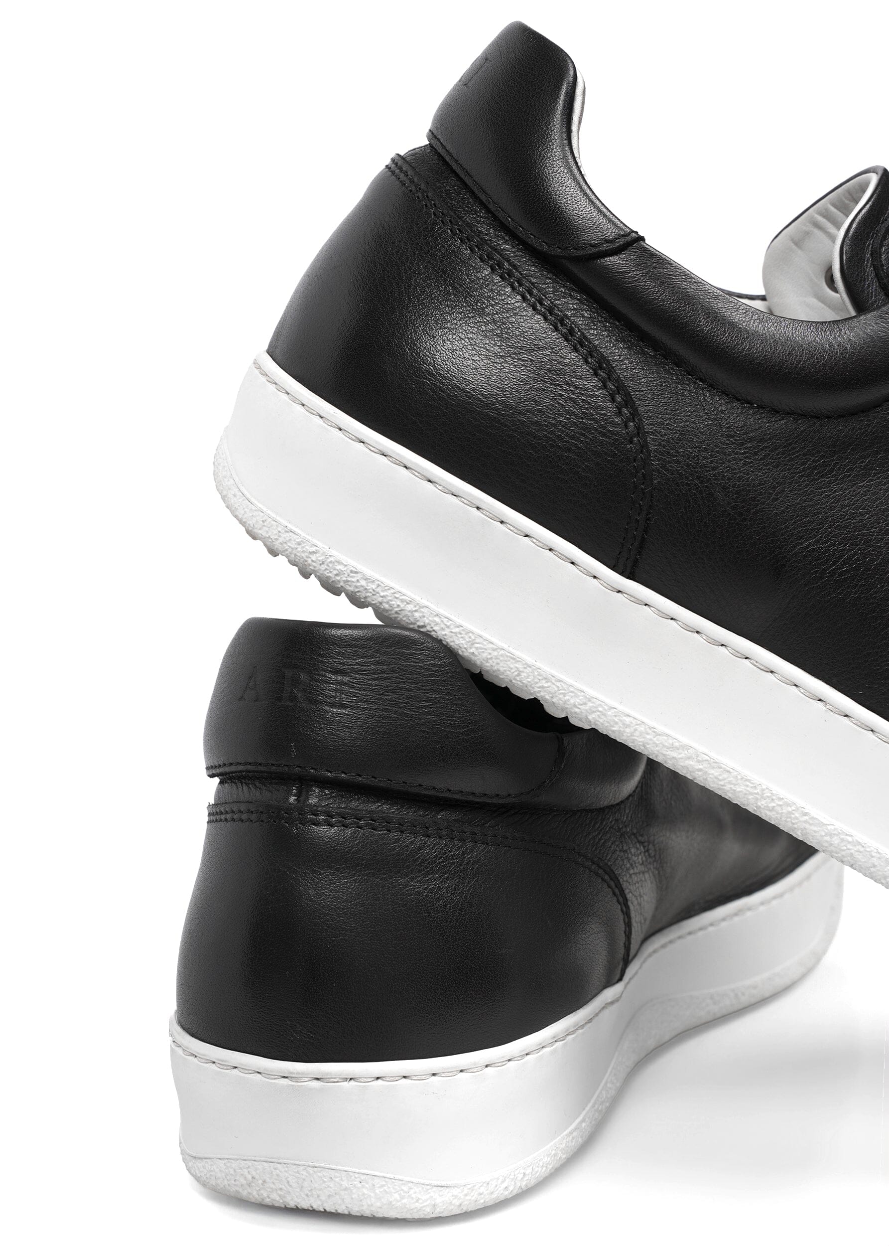 LOW TOP SNEAKERS
