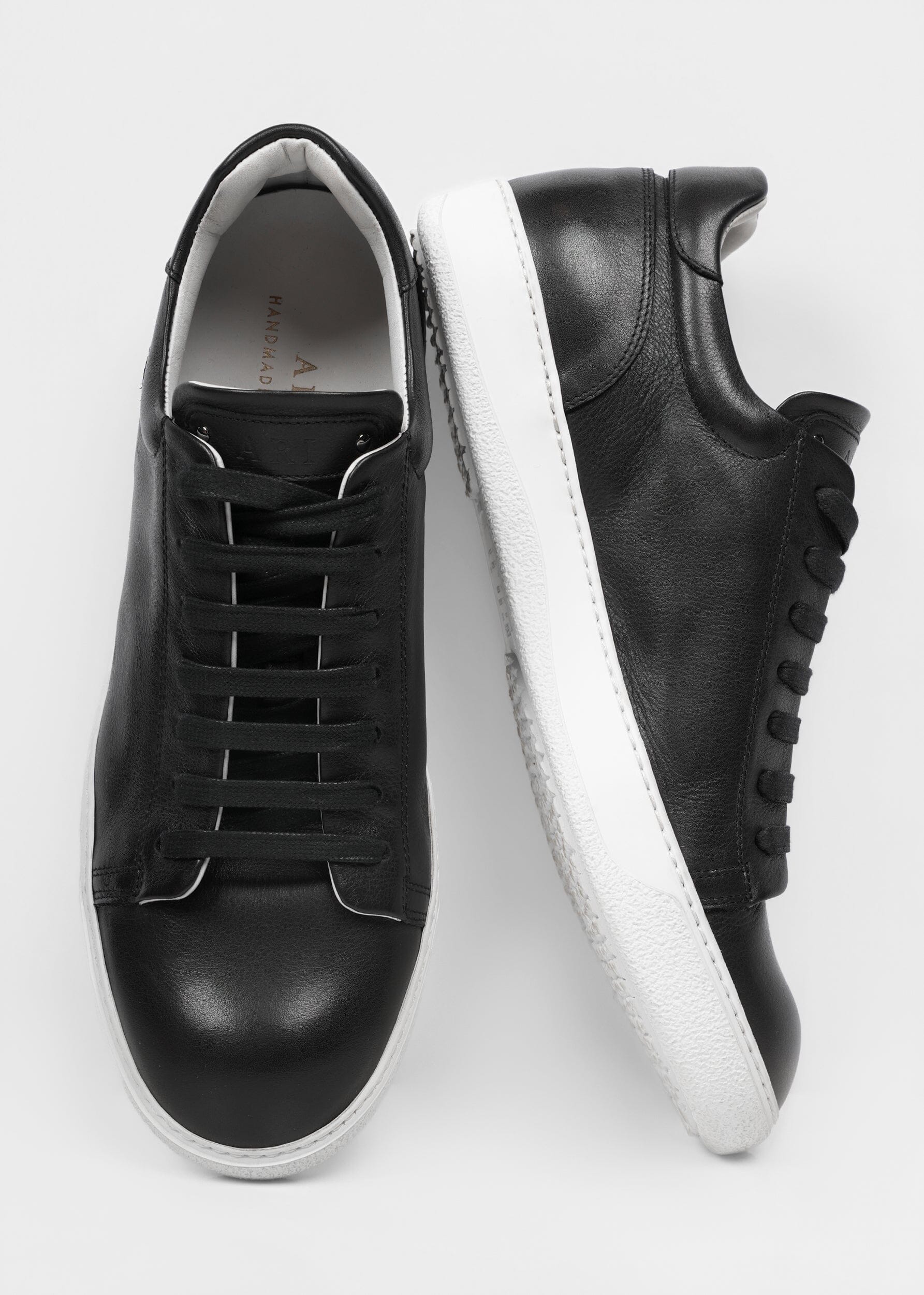 LOW TOP SNEAKERS
