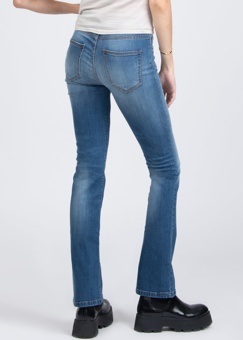 MARYLIN FLARED STRETCHY JEANS IN LIGHT BLUE