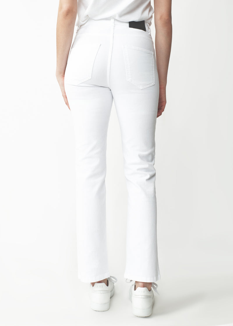 LAUREN SHORTENED STRETCHY JEANS IN WHITE