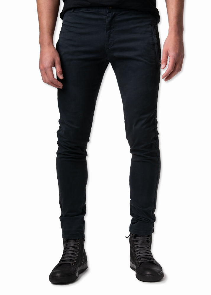 Front view on a model ARI P1A Drawstring Trousers Black. Made in Italy