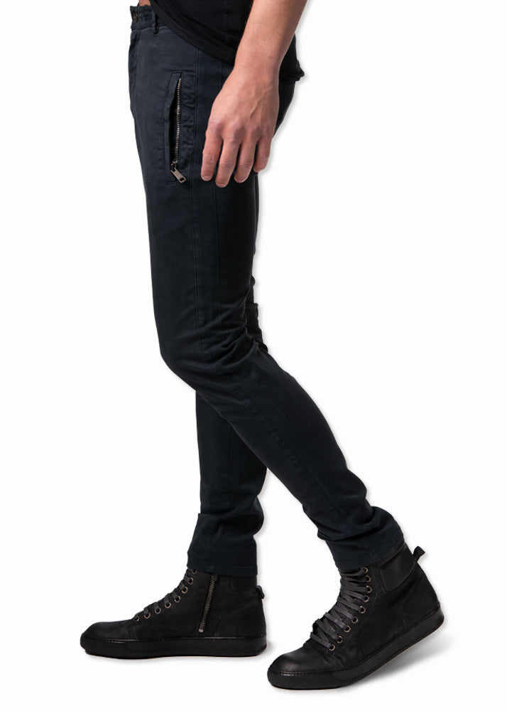 Side view on a model ARI P1A Drawstring Trousers Black. Made in Italy