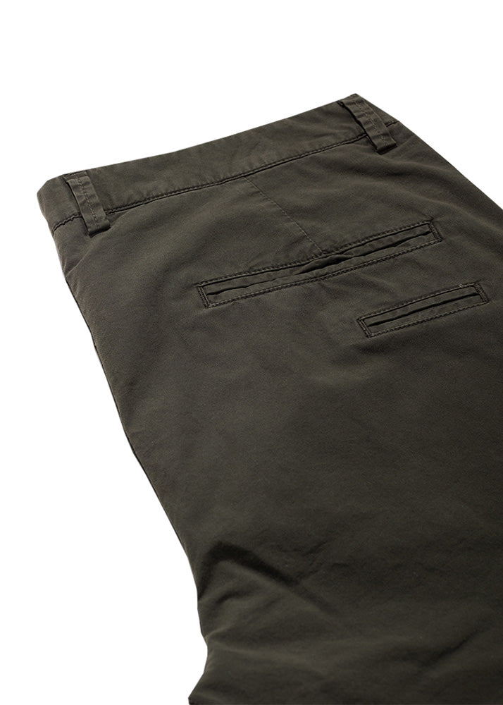 detail view ARI P4A Chino Pants in Green. Made in Italy